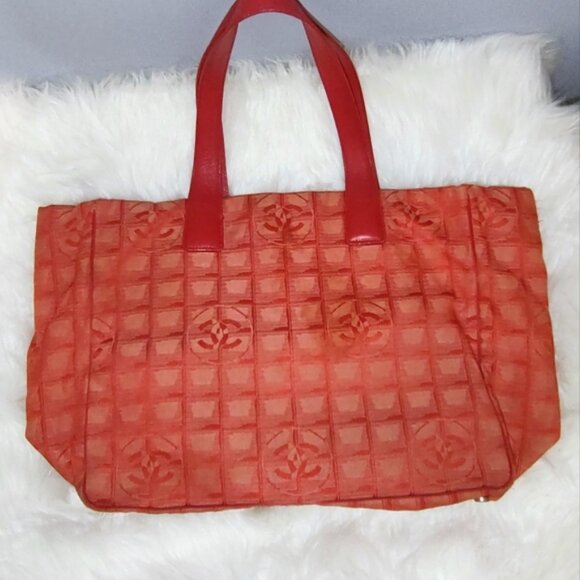 CHANEL Travel Ligne tote EUC - Picture 11 of 16